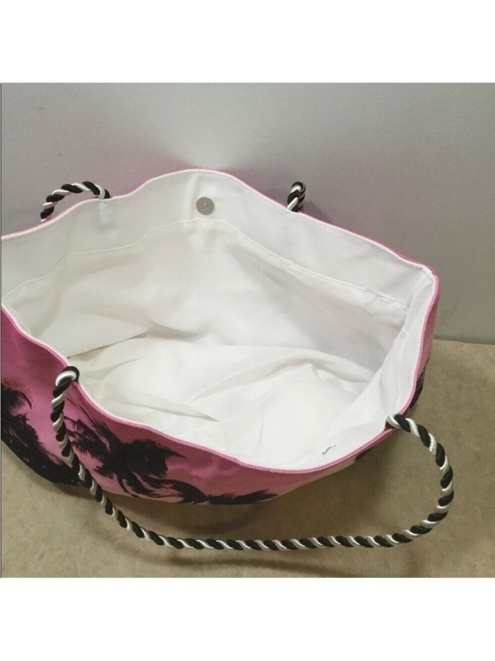 Avon Palm tree tote Magnetic closure no zipper Open concept no pockets - Picture 7 of 10